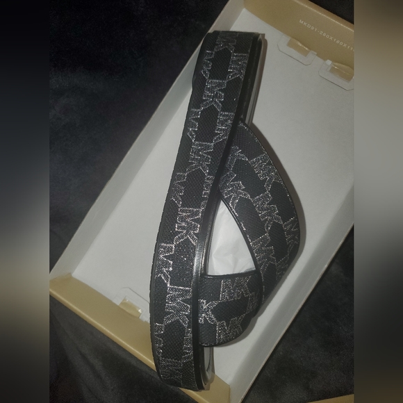 New Michael Kors Sandals - Picture 3 of 4